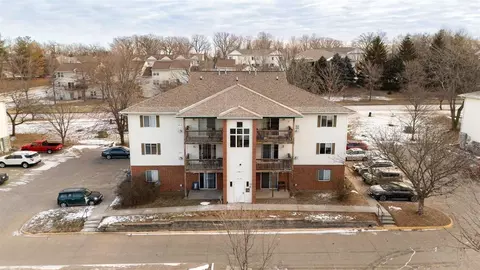 131 S Scott Blvd, Iowa City, IA 52245