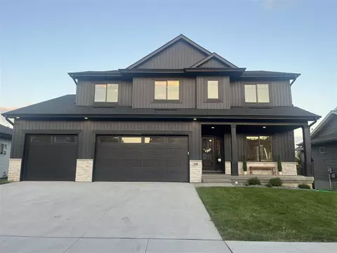 218 Colchester Dr, Iowa City, IA 52245