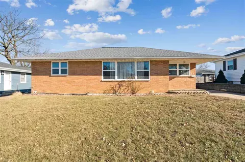 201 Janice Dr NW, Cedar Rapids, IA 52405