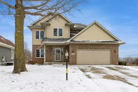 2205 Pembrokeshire Dr, Coralville, IA 52241