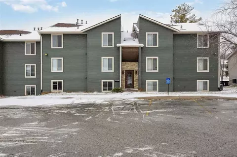 1709 Lynncrest Dr, Coralville, IA 52241