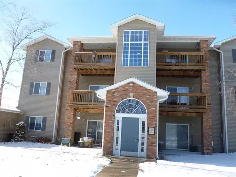 2664 Triple Crown Ln, Iowa City, IA 52240