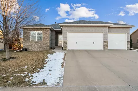 870 Pheasant Ln, North Liberty, IA 52317