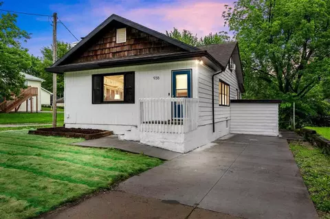 938 Miller Ave, Iowa City, IA 52246