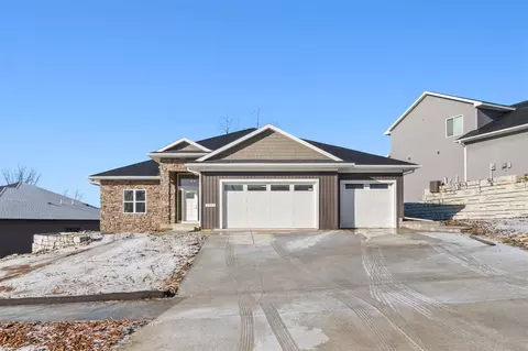2964 Pine Hill Trce, Coralville, IA 52241