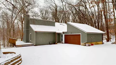 2368 Oak Grove Ln NE, North Liberty, IA 52317