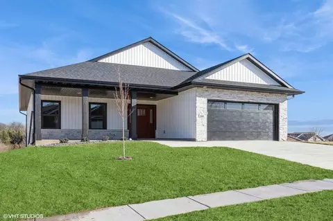 188 Eversull Ln, Iowa City, IA 52245