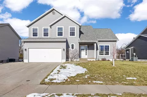 1402 Fox Trail Dr NE, Cedar Rapids, IA 52402