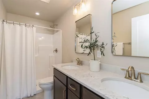 Bath - 1035 Switchgrass Ln, Ely, IA 52227 photo 1 of 3
