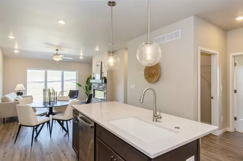Kitchen - 1035 Switchgrass Ln, Ely, IA 52227 photo 4 of 4