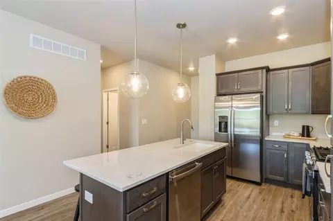 Kitchen - 1035 Switchgrass Ln, Ely, IA 52227 photo 3 of 4