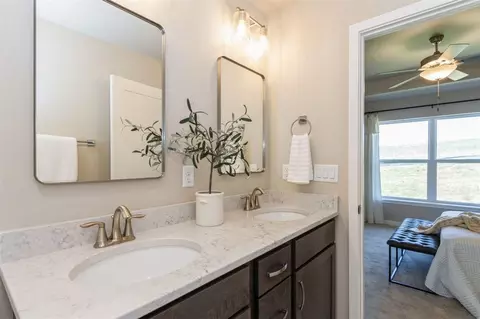 Bath - 1035 Switchgrass Ln, Ely, IA 52227 photo 2 of 3