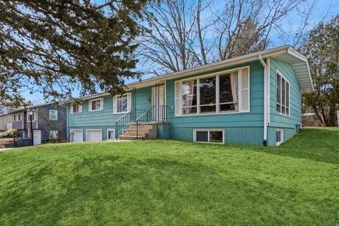 133 Shrader Rd, Iowa City, IA 52245