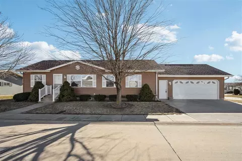 276 Paddock Cir, Iowa City, IA 52240