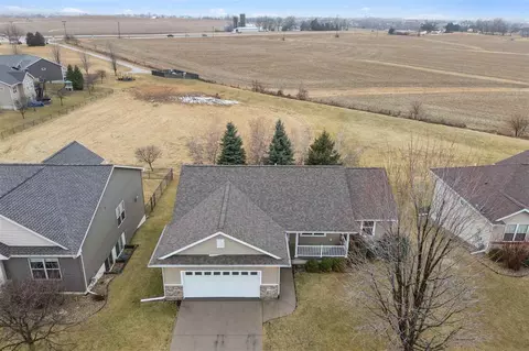 4922 Windmill Dr SW, Cedar Rapids, IA 52404