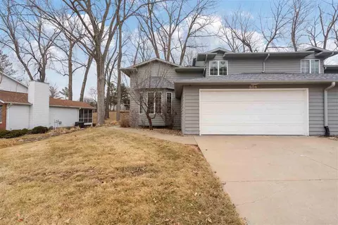 606 N 1st Ave, Iowa City, IA 52245
