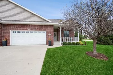 2201 Spring Oak Dr, Coralville, IA 52241