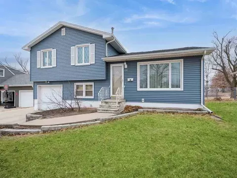 4240 Culver St NE, Cedar Rapids, IA 52402
