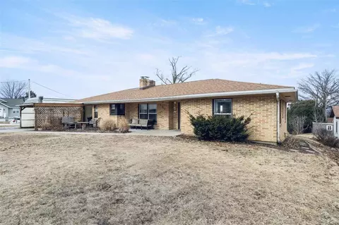802 W Welsh St, Williamsburg, IA 52361