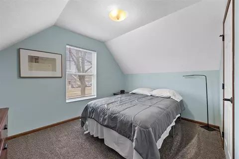 Bedroom - 917 9th Ave SE, Cedar Rapids, IA 52401 photo 4 of 6