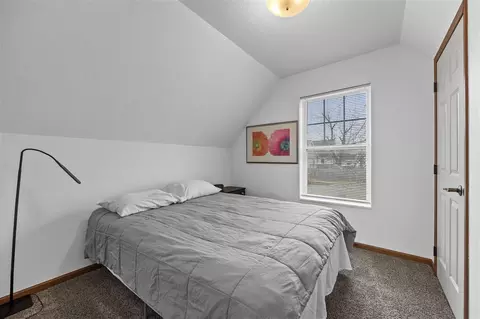 Bedroom - 917 9th Ave SE, Cedar Rapids, IA 52401 photo 2 of 6