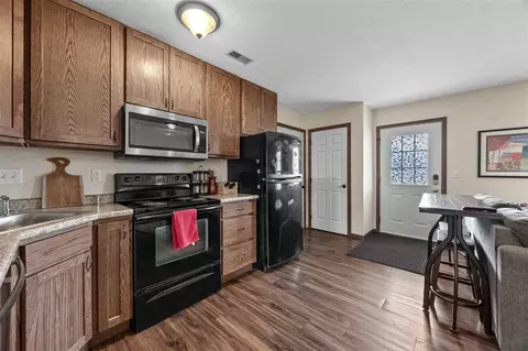 Kitchen - 917 9th Ave SE, Cedar Rapids, IA 52401 photo 3 of 5