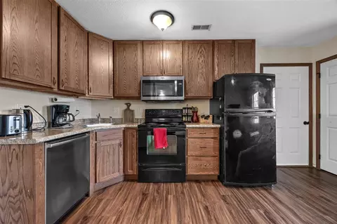 Kitchen - 917 9th Ave SE, Cedar Rapids, IA 52401 photo 1 of 5