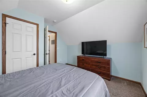 Bedroom - 917 9th Ave SE, Cedar Rapids, IA 52401 photo 5 of 6