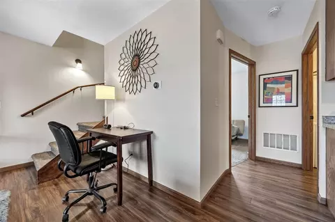 Entry Way - 917 9th Ave SE, Cedar Rapids, IA 52401 photo 1 of 1
