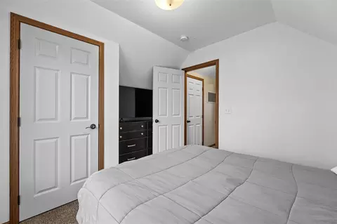 Bedroom - 917 9th Ave SE, Cedar Rapids, IA 52401 photo 3 of 6