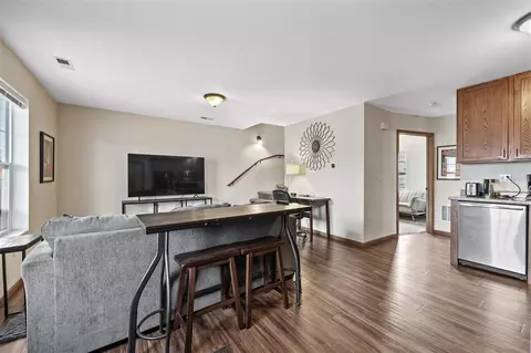 Living - 917 9th Ave SE, Cedar Rapids, IA 52401 photo 4 of 4
