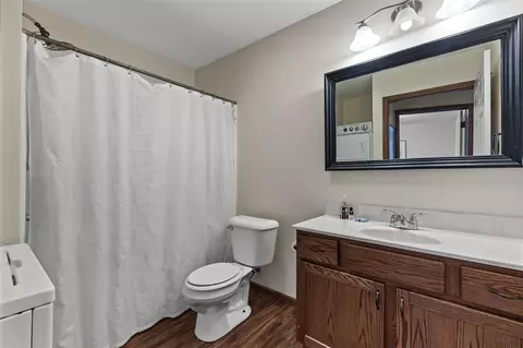 Bath - 917 9th Ave SE, Cedar Rapids, IA 52401 photo 1 of 1