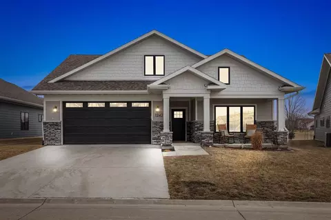 1242 Vintage Ln, North Liberty, IA 52317