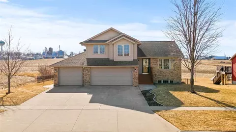 317 Marner Dr, Lone Tree, IA 52755