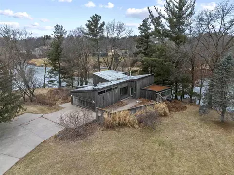 4 Brickwood Knl NE, Iowa City, IA 52240