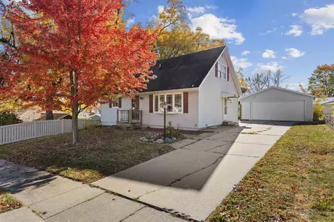 109 Clover Dr SW, Cedar Rapids, IA 52404