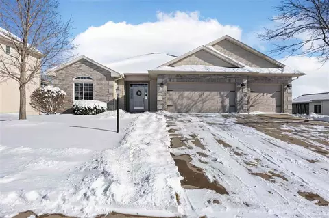 2156 Glen Oaks Dr, Coralville, IA 52241