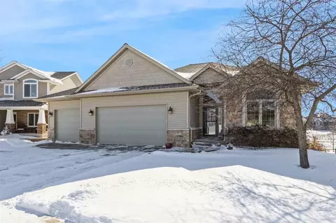 52 Colchester Dr, Iowa City, IA 52245