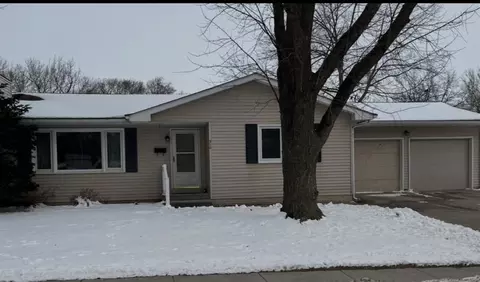 312 S 1st Ave, Iowa City, IA 52245