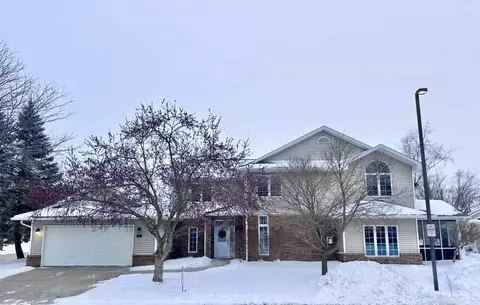 11 Pentire Cir, Iowa City, IA 52245