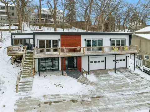 212 Rocky Shore Dr, Iowa City, IA 52246