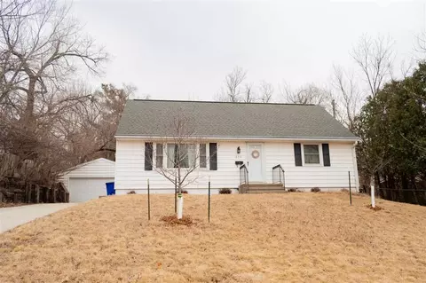 650 40th St SE, Cedar Rapids, IA 52403