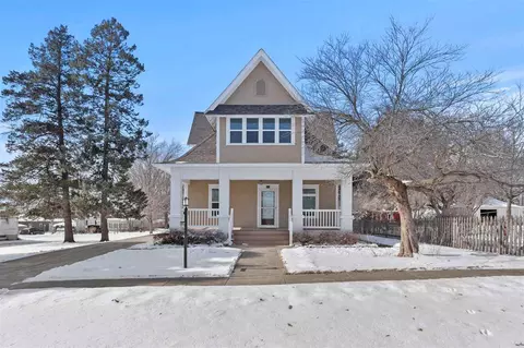 513 S Center St, Lone Tree, IA 52755