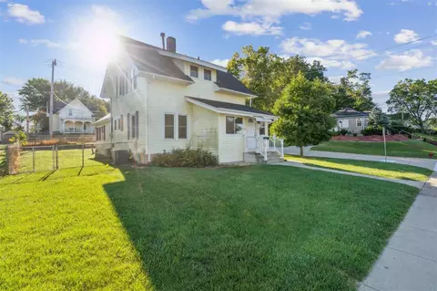 205 S Garnavillo St, Anamosa, IA 52205