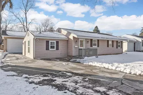 727 3rd Ave NW, Mount Vernon, IA 52314