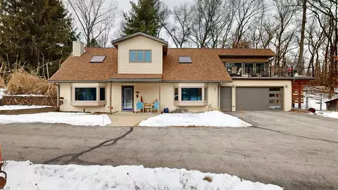 3 Kay Ln NE, Iowa City, IA 52240
