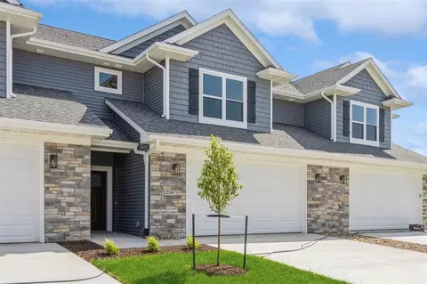 2242 Eversull Ln, North Liberty, IA 52317