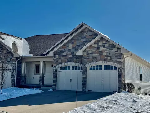 1530 Cedar Vista Ln, North Liberty, IA 52317