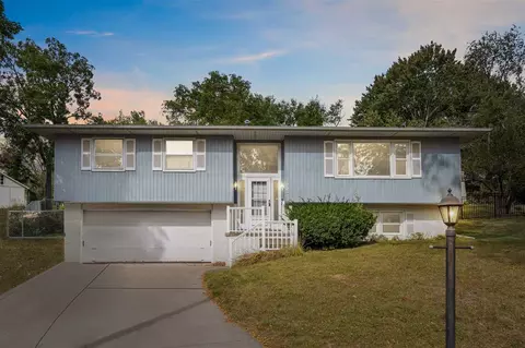 113 Potomac Dr, Iowa City, IA 52245