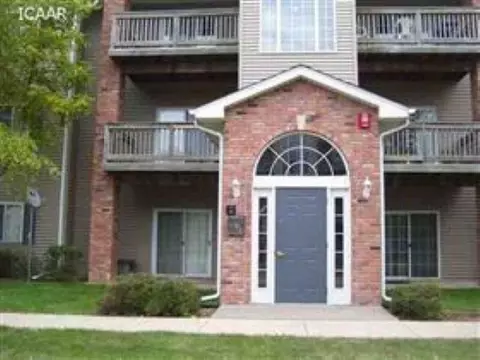 2874 Triple Crown Ln, Iowa City, IA 52240